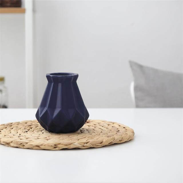 Modern Europe Brief Matt Diamond Porcelain Ceramic Vase
